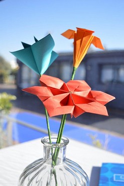 פרחים ניייר, עיצוב שולחן, עיצוב לאירועים פרחי אוריגמי מורן אלחלל