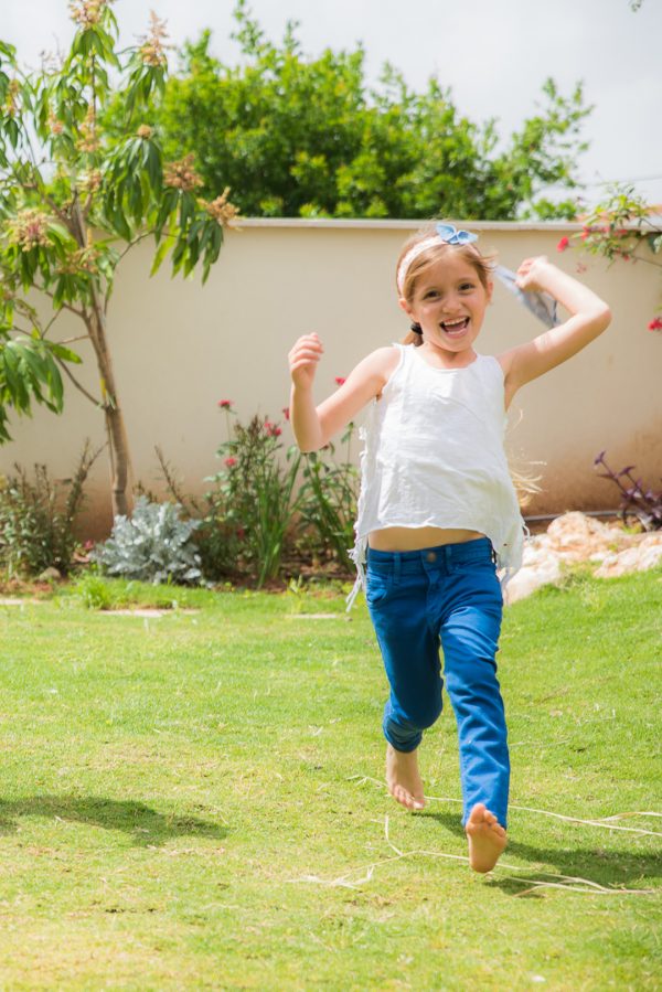 סרט לשיער פרפר ג'ינס אוריגמי משולב על סרט לראש, מתנה מושלמת לתינוקת ילדה או נערה, אביז\ר צילום לבוק בת מצווה, או לצילומי גיל שנה. אביזרי שיער בעבודת יד בשפת האוריגמי מבדים, מורן אלחלל