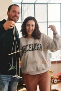 סדנת אוריגמי זוגית, סדנא לזוג, בוקר של כיף, בוקר זוגי, להתנתק ביחד, קיפולי נייר, יצירת מובייל עגורים, סדנאות חוויתיות, סדנאות לזוגות, סדנא לפני חתונה, יום השנה שלנו, סדנאות במרכז הארץ, מורן אלחלל סדנאות אוריגמי