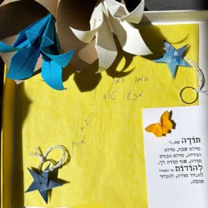 מזכרות בר מצווה, מתנות לאורחים, מתנות ייחודיות בשפת האוריגמי, כוכבי אוריגמי, מחזיקי מפתחות, giveaway , מורן אלחלל מתנות באירועים